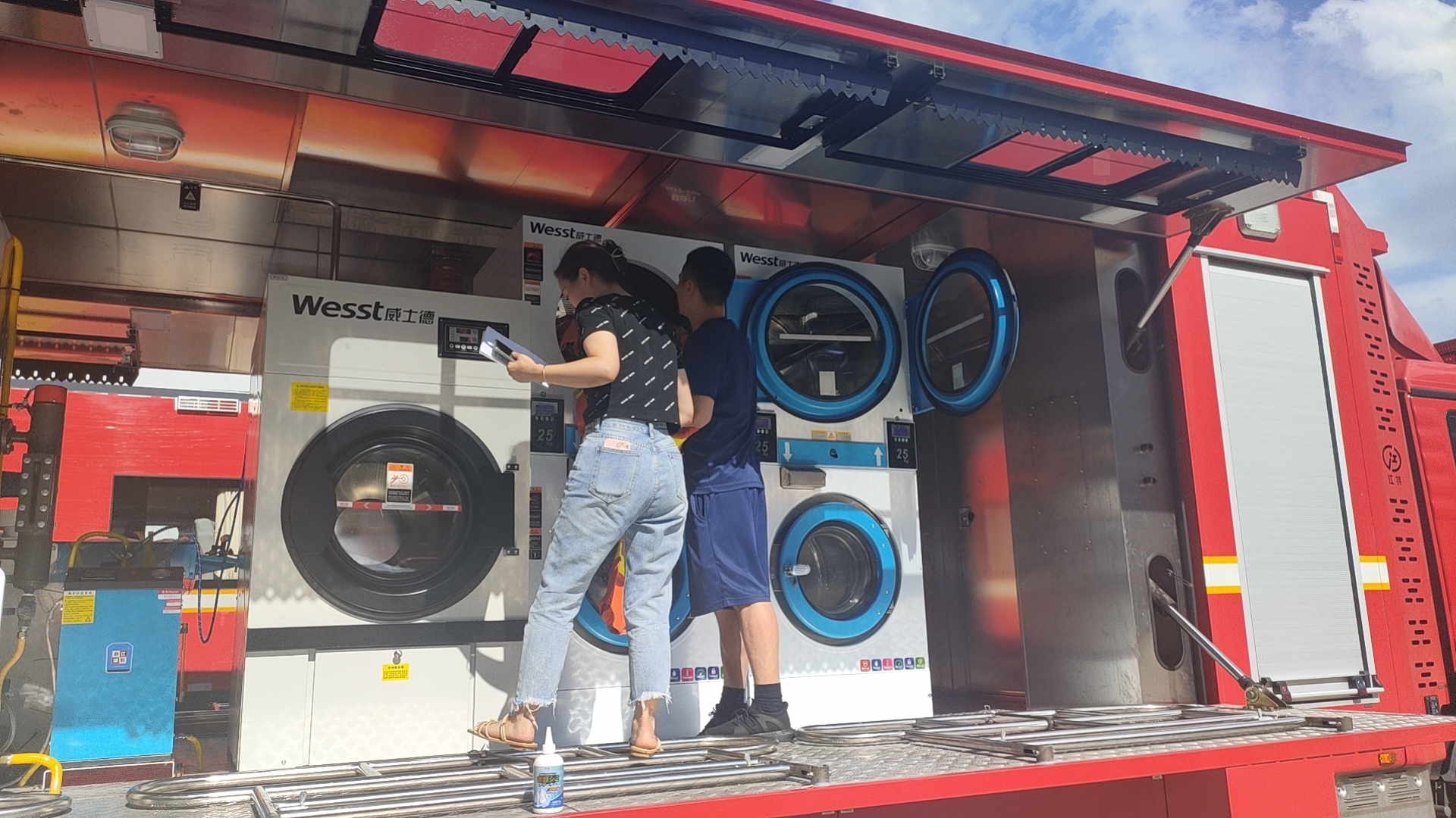 1723792412140734.jpg 消防車.jpg